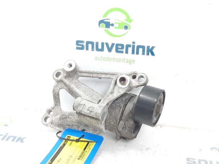 Gebruikte Dynamosteun boven Peugeot 208 I (CA/CC/CK/CL) 1.2 Vti 12V PureTech 82 Prijs € 34,98 Margeregeling aangeboden door Snuverink Autodemontage