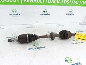 Gebruikte Steekas links-voor Renault Twingo II (CN) 1.5 dCi 90 FAP Prijs € 29,99 Margeregeling aangeboden door Snuverink Autodemontage