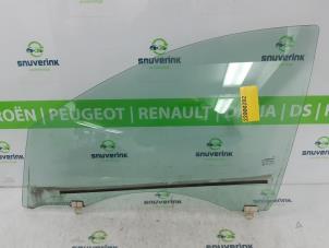 Gebruikte Portierruit 4Deurs links-voor Renault Megane III Berline (BZ) 1.5 dCi 90 Prijs op aanvraag aangeboden door Snuverink Autodemontage