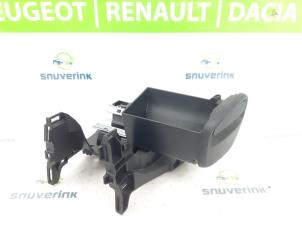 Gebruikte Opbergvak Smart Forfour (453) 1.0 12V Prijs € 36,00 Margeregeling aangeboden door Snuverink Autodemontage