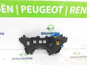 Gebruikte Dashboard deel Peugeot Partner (GC/GF/GG/GJ/GK) 1.6 HDI 90 Prijs € 38,10 Inclusief btw aangeboden door Snuverink Autodemontage