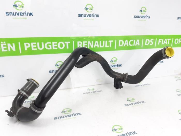 Gebruikte Intercooler Slang Volvo V50 (MW) 1.6 D2 16V Prijs € 30,59 Margeregeling aangeboden door Snuverink Autodemontage