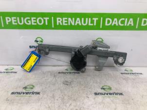 Gebruikte Ruitmechaniek 4Deurs rechts-voor Peugeot 107 1.0 12V Prijs € 25,00 Margeregeling aangeboden door Snuverink Autodemontage
