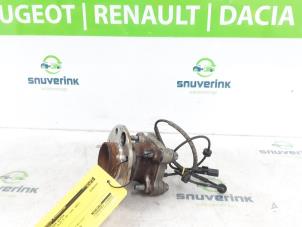 Gebruikte Wiellager achter Renault Clio V (RJAB) 1.0 TCe 90 12V Prijs op aanvraag aangeboden door Snuverink Autodemontage