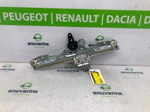 Gebruikte Ruitmechaniek 4Deurs links-achter Nissan Qashqai (J11) 1.2 DIG-T 16V Prijs € 90,00 Margeregeling aangeboden door Snuverink Autodemontage