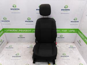 Gebruikte Stoel rechts Renault Scénic III (JZ) 1.4 16V TCe 130 Prijs € 64,98 Margeregeling aangeboden door Snuverink Autodemontage