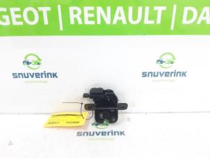 Gebruikte Slotmechaniek Achterklep Renault Clio V (RJAB) 1.0 TCe 90 12V Prijs € 42,35 Inclusief btw aangeboden door Snuverink Autodemontage