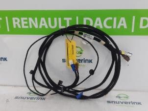 Gebruikte Antenne Renault Clio V (RJAB) 1.0 TCe 90 12V Prijs € 36,28 Inclusief btw aangeboden door Snuverink Autodemontage
