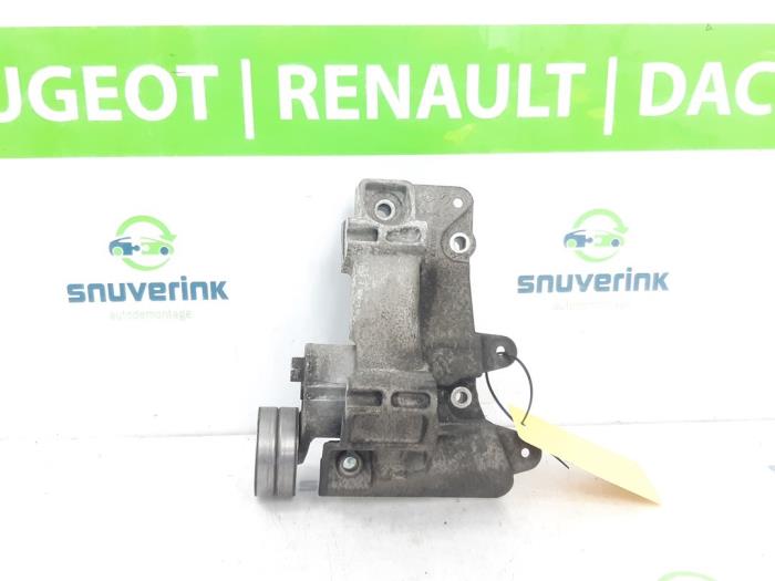Gebruikte Dynamosteun boven Renault Scénic III (JZ) 1.4 16V TCe 130 Prijs € 34,98 Margeregeling aangeboden door Snuverink Autodemontage