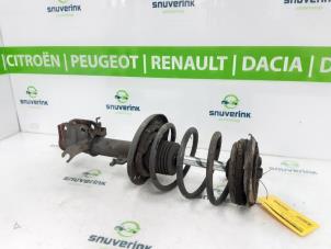 Gebruikte Schokdemperpoot rechts-voor Renault Scénic III (JZ) 1.4 16V TCe 130 Prijs € 25,00 Margeregeling aangeboden door Snuverink Autodemontage