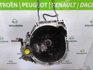 Gebruikte Versnellingsbak Renault Scénic III (JZ) 1.4 16V TCe 130 Prijs € 285,00 Margeregeling aangeboden door Snuverink Autodemontage