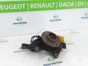 Gebruikte Asschenkel links-voor Renault Scénic III (JZ) 1.4 16V TCe 130 Prijs € 40,00 Margeregeling aangeboden door Snuverink Autodemontage