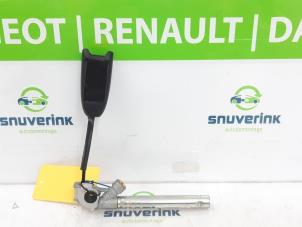 Gebruikte Veiligheidsgordel Insteek links-voor Renault Scénic III (JZ) 1.4 16V TCe 130 Prijs € 40,00 Margeregeling aangeboden door Snuverink Autodemontage