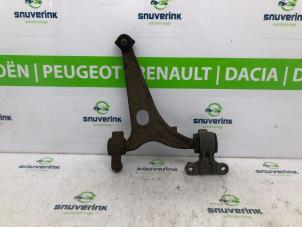 Gebruikte Draagarm rechts-voor Peugeot 807 2.0 16V Prijs op aanvraag aangeboden door Snuverink Autodemontage