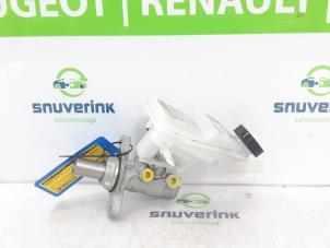 Gebruikte Hoofdremcilinder Peugeot 3008 II (M4/MC/MJ/MR) 1.6 16V PureTech 180 Prijs € 42,33 Inclusief btw aangeboden door Snuverink Autodemontage