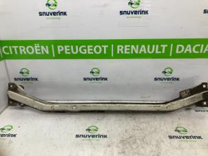 Gebruikte Voorfront Renault Trafic I (TXX) 2.1 D Prijs € 50,00 Margeregeling aangeboden door Snuverink Autodemontage