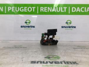 Gebruikte Deurslot Mechaniek 2Deurs rechts Renault Twingo (C06) 1.2 Prijs € 35,00 Margeregeling aangeboden door Snuverink Autodemontage