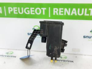 Gebruikte Koolstoffilter Peugeot 3008 II (M4/MC/MJ/MR) 1.6 16V PureTech 180 Prijs € 75,00 Margeregeling aangeboden door Snuverink Autodemontage