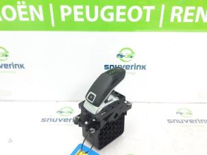 Gebruikte Selectiehendel automaat Peugeot 3008 II (M4/MC/MJ/MR) 1.6 16V PureTech 180 Prijs € 150,00 Margeregeling aangeboden door Snuverink Autodemontage