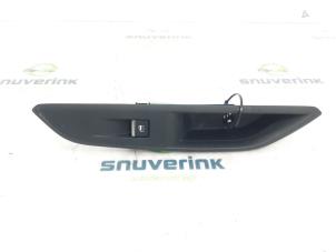 Gebruikte Ruit schakelaar elektrisch Peugeot 3008 II (M4/MC/MJ/MR) 1.6 16V PureTech 180 Prijs € 30,25 Inclusief btw aangeboden door Snuverink Autodemontage