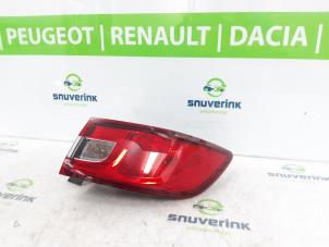 Gebruikte Achterlicht rechts Renault Clio IV (5R) 0.9 Energy TCE 90 12V Prijs € 35,00 Margeregeling aangeboden door Snuverink Autodemontage