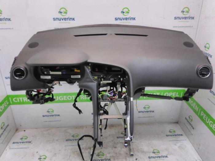 Gebruikte Dashboard Peugeot 3008 I (0U/HU) 1.6 16V THP 155 Prijs € 97,73 Margeregeling aangeboden door Snuverink Autodemontage