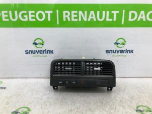 Gebruikte Alarmlicht Schakelaar Fiat Grande Punto (199) 1.4 Prijs € 25,00 Margeregeling aangeboden door Snuverink Autodemontage