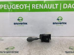 Gebruikte Combischakelaar Stuurkolom Renault Twingo (C06) 1.2 Prijs € 50,00 Margeregeling aangeboden door Snuverink Autodemontage