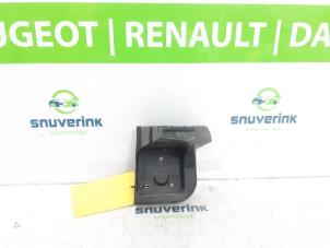 Gebruikte Bumpersteun rechts-achter Renault Megane IV Estate (RFBK) 1.5 Energy dCi 110 Prijs € 20,00 Margeregeling aangeboden door Snuverink Autodemontage