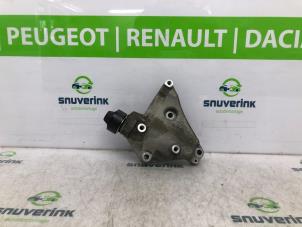 Gebruikte Dynamosteun boven Renault Twingo (C06) 1.2 Prijs € 45,00 Margeregeling aangeboden door Snuverink Autodemontage