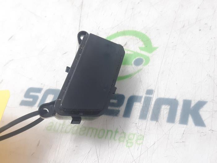 Gebruikte Standenschakelaar automaatbak Renault Megane IV Estate (RFBK) 1.5 Energy dCi 110 Prijs € 65,00 Margeregeling aangeboden door Snuverink Autodemontage