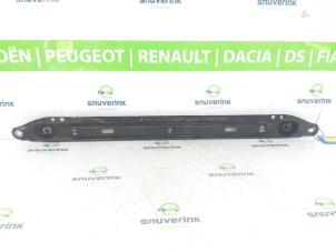 Gebruikte Radiateurbalk Peugeot 3008 I (0U/HU) 1.6 16V THP 155 Prijs € 40,00 Margeregeling aangeboden door Snuverink Autodemontage