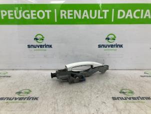 Gebruikte Deurgreep 2Deurs links Peugeot 308 (4A/C) 1.4 VTI 16V Prijs € 25,00 Margeregeling aangeboden door Snuverink Autodemontage