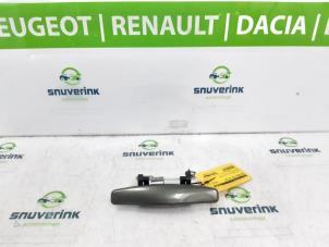 Gebruikte Deurgreep 4Deurs links-voor Dacia Duster (HS) 1.2 TCE 16V Prijs € 30,00 Margeregeling aangeboden door Snuverink Autodemontage