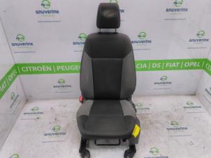 Gebruikte Voorstoel links Ford Focus 3 1.6 Ti-VCT 16V 105 Prijs op aanvraag aangeboden door Snuverink Autodemontage