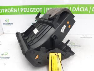 Gebruikte Dashboardkastje Renault Scénic III (JZ) 1.4 16V TCe 130 Prijs € 30,00 Margeregeling aangeboden door Snuverink Autodemontage