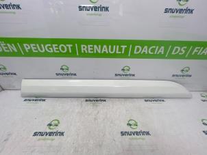 Gebruikte Deurlijst Peugeot Expert (V1/VA/VB/VE/VF/VT/VY) 2.0 Blue HDi 120 16V Prijs € 72,58 Inclusief btw aangeboden door Snuverink Autodemontage