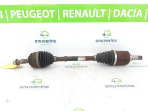 Gebruikte Aandrijfas links-voor Dacia Duster (HS) 1.2 TCE 16V Prijs € 90,00 Margeregeling aangeboden door Snuverink Autodemontage