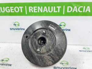 Gebruikte Rembekrachtiger Renault Clio IV (5R) 1.6 Turbo 16V RS 200 EDC Prijs € 69,99 Margeregeling aangeboden door Snuverink Autodemontage