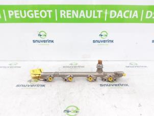 Gebruikte Injector brug Renault Clio IV (5R) 1.6 Turbo 16V RS 200 EDC Prijs € 134,98 Margeregeling aangeboden door Snuverink Autodemontage