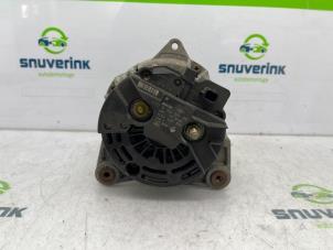 Gebruikte Alternator Renault Clio III (BR/CR) 1.2 16V 75 Prijs € 34,98 Margeregeling aangeboden door Snuverink Autodemontage