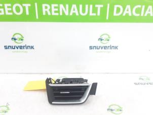 Gebruikte Luchtrooster Dashboard Renault Clio V (RJAB) 1.0 TCe 90 12V Prijs € 40,00 Margeregeling aangeboden door Snuverink Autodemontage