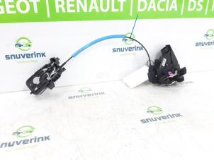 Gebruikte Deurslot Mechaniek 4Deurs links-voor Kia Stonic (YB) 1.0i T-GDi 12V Eco-Dynamics+ Prijs € 50,00 Margeregeling aangeboden door Snuverink Autodemontage