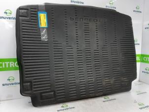 Gebruikte Kofferbak Mat Peugeot 308 (L3/L8/LB/LH/LP) 1.6 BlueHDi 120 Prijs € 85,50 Margeregeling aangeboden door Snuverink Autodemontage