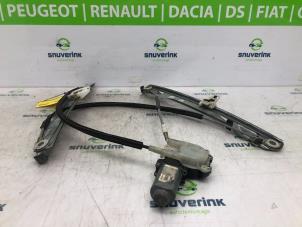 Gebruikte Ruitmechaniek 2Deurs links-voor Renault Megane II (BM/CM) 1.6 16V Prijs € 75,00 Margeregeling aangeboden door Snuverink Autodemontage