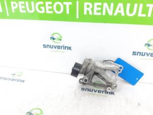Gebruikte Dynamosteun boven Peugeot 208 I (CA/CC/CK/CL) 1.2 Vti 12V PureTech 82 Prijs € 34,98 Margeregeling aangeboden door Snuverink Autodemontage