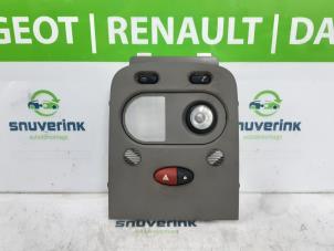 Gebruikte Paniekverlichtings Schakelaar Renault Master IV (FV) 2.3 dCi 145 16V FWD Prijs op aanvraag aangeboden door Snuverink Autodemontage