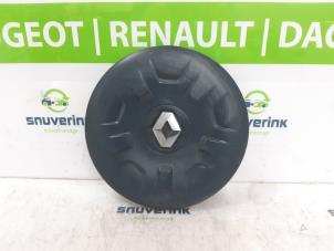 Gebruikte Naafkapje Renault Master IV (FV) 2.3 dCi 145 16V FWD Prijs op aanvraag aangeboden door Snuverink Autodemontage
