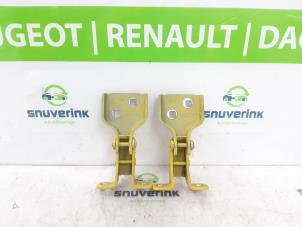 Gebruikte Scharnier deur links-voor Renault Master IV (FV) 2.3 dCi 145 16V FWD Prijs € 90,75 Inclusief btw aangeboden door Snuverink Autodemontage