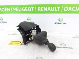 Gebruikte Versnellingspook Renault Master IV (FV) 2.3 dCi 145 16V FWD Prijs € 96,80 Inclusief btw aangeboden door Snuverink Autodemontage